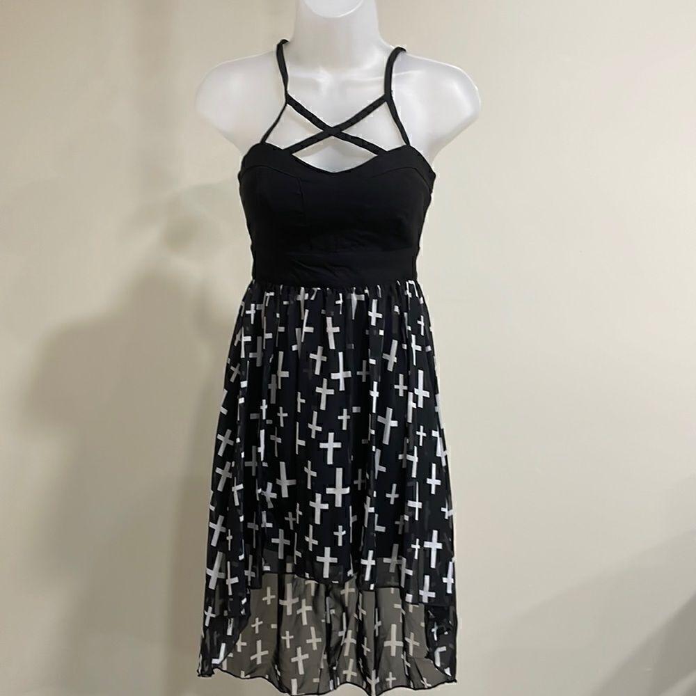 NWOT Trixxi black and white cross hi-low dress. Size 3.
